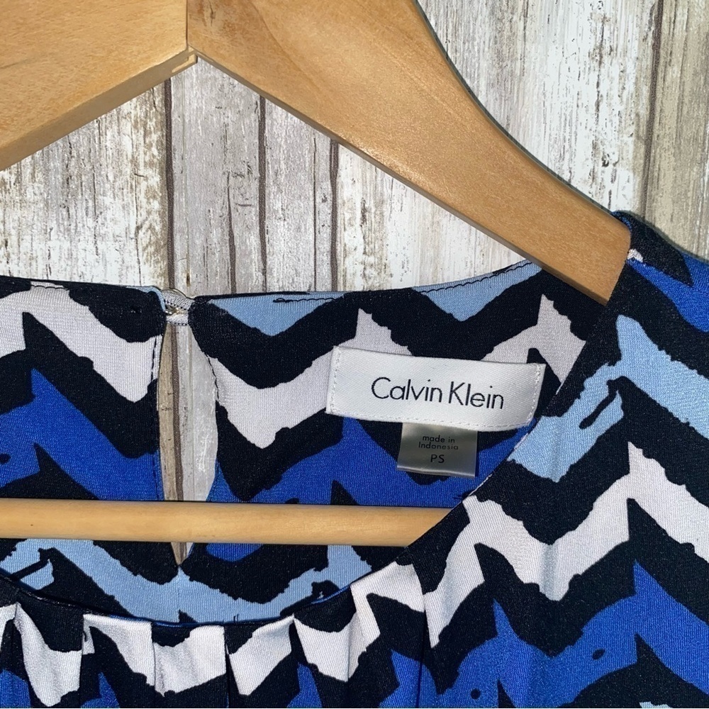 Calvin Klein Blue Patterned Sleeveless Blouse - Picture 4 of 4